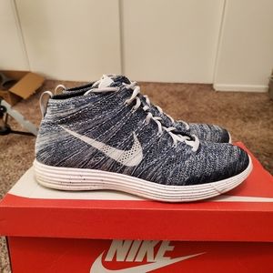 Nike Flyknit Chukka
